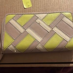 Jessica Simpson wallet
